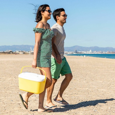 InnovaGoods 15L Portable Hard Cooler Box - Retro Style with Multifunctional Lid
