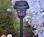 InnovaGoods Garlam Solar Mosquito Killer Garden Lamp - 2-in-1 UV Light & LED Outdoor Mosquito Zapper 800V